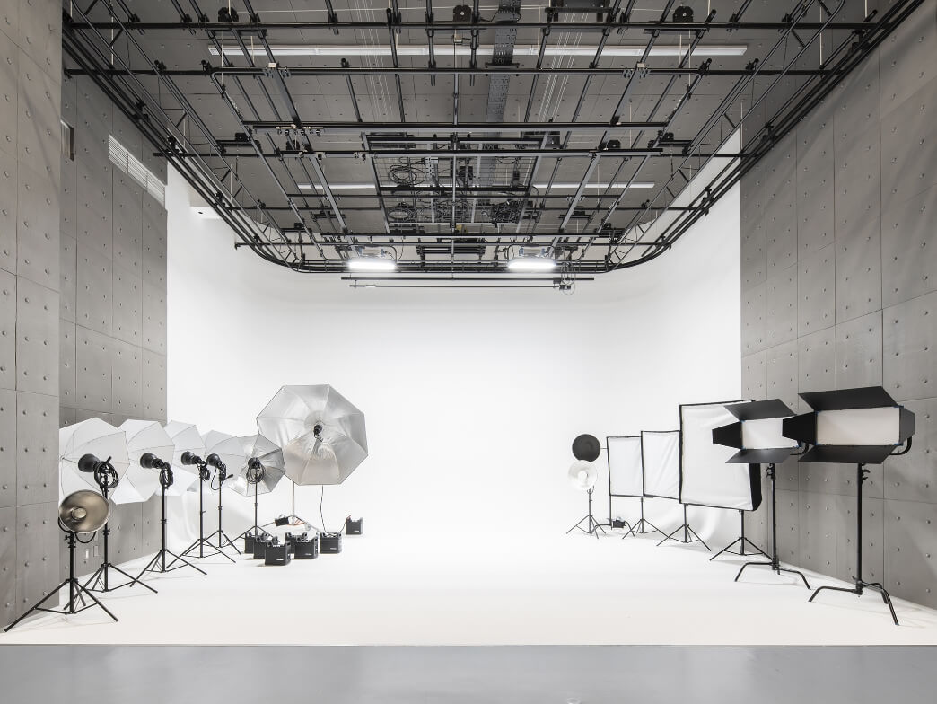 白ホリ背景完備スタジオ